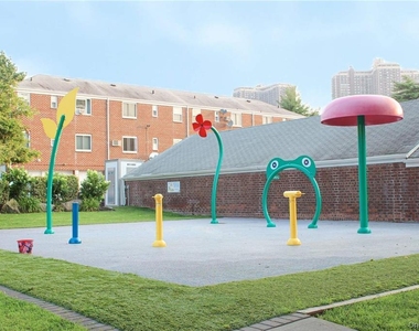 7231 Little Neck Parkway - Photo Thumbnail 9