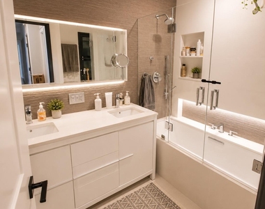 7822 81st Street - Photo Thumbnail 10