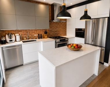7822 81st Street - Photo Thumbnail 3