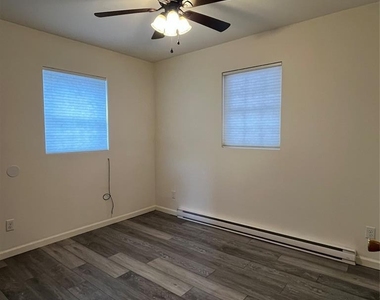 73 Webster Ave - Photo Thumbnail 5