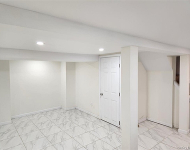21 Nassau Place - Photo Thumbnail 13