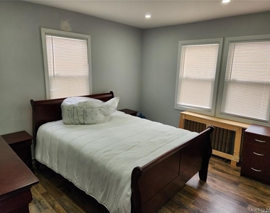 21 Nassau Place - Photo Thumbnail 7
