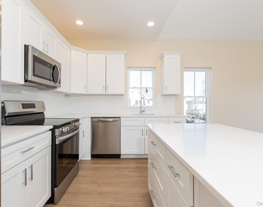 843 Lake Boulevard - Photo Thumbnail 7