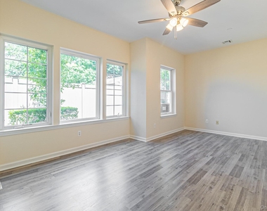 21 Robert Court Street - Photo Thumbnail 8