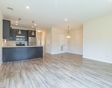 21 Robert Court Street - Photo Thumbnail 19