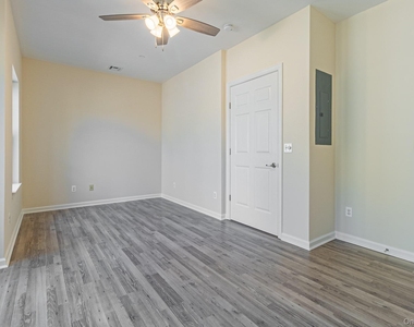 21 Robert Court Street - Photo Thumbnail 9