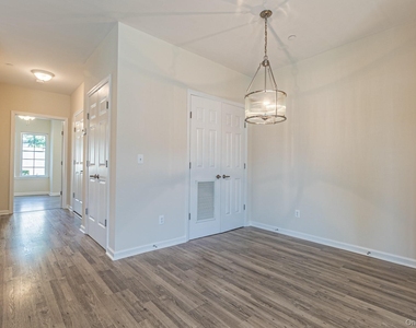 21 Robert Court Street - Photo Thumbnail 6