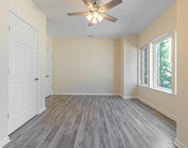 21 Robert Court Street - Photo Thumbnail 10