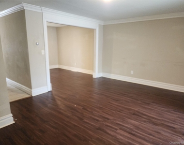 12 Roosevelt Drive - Photo Thumbnail 10