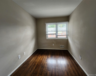 12 Roosevelt Drive - Photo Thumbnail 28