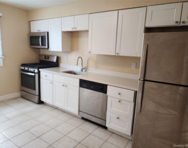 12 Roosevelt Drive - Photo Thumbnail 3