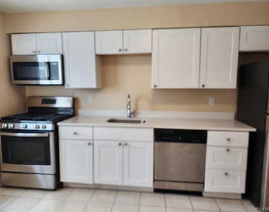 12 Roosevelt Drive - Photo Thumbnail 2