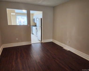 12 Roosevelt Drive - Photo Thumbnail 5