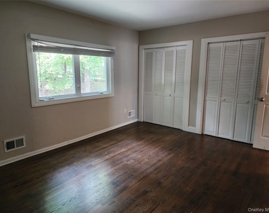 12 Roosevelt Drive - Photo Thumbnail 19