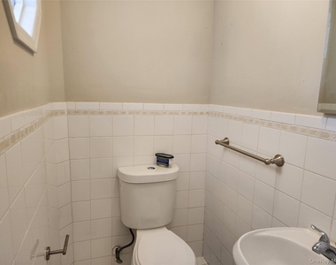 12 Roosevelt Drive - Photo Thumbnail 14