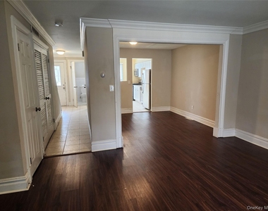 12 Roosevelt Drive - Photo Thumbnail 11
