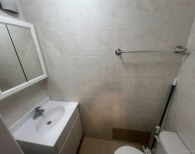 8269 166th Street - Photo Thumbnail 4