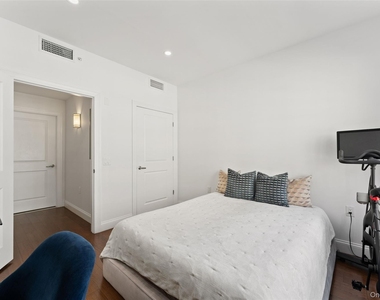 10 Byron Place - Photo Thumbnail 11