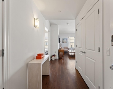 10 Byron Place - Photo Thumbnail 8