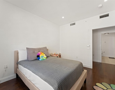 10 Byron Place - Photo Thumbnail 14