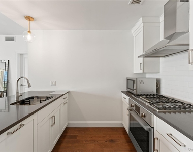10 Byron Place - Photo Thumbnail 7