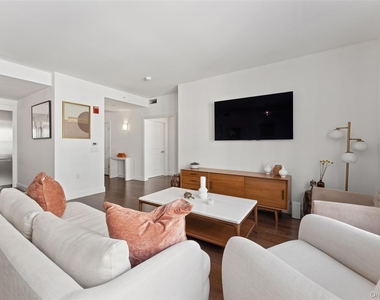 10 Byron Place - Photo Thumbnail 3