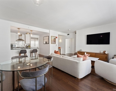 10 Byron Place - Photo Thumbnail 2