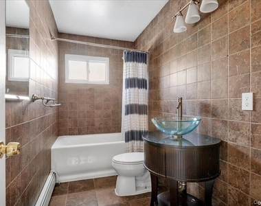49 Neulist Avenue - Photo Thumbnail 12