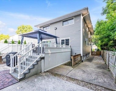 49 Neulist Avenue - Photo Thumbnail 15