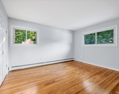 49 Neulist Avenue - Photo Thumbnail 4