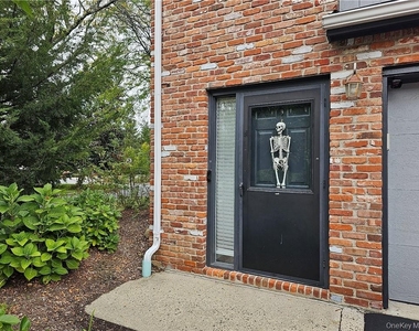1 Kensington Court - Photo Thumbnail 1