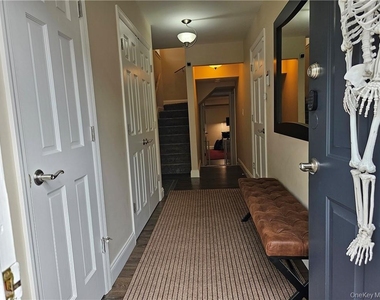 1 Kensington Court - Photo Thumbnail 2