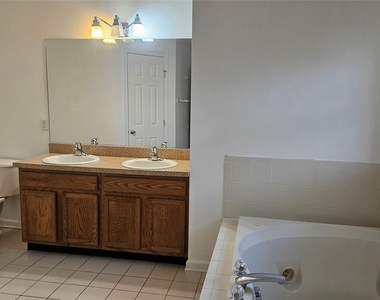 2719 Colonial Drive - Photo Thumbnail 17