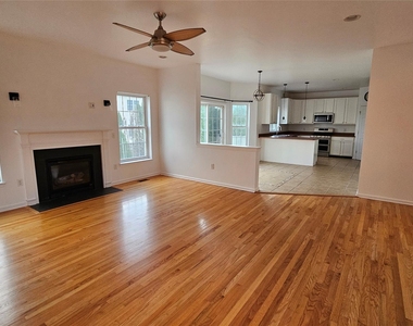 2719 Colonial Drive - Photo Thumbnail 7