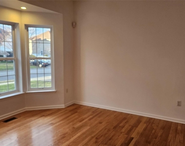 2719 Colonial Drive - Photo Thumbnail 9