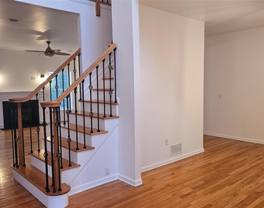 2719 Colonial Drive - Photo Thumbnail 11
