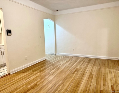 88 Lincoln Avenue - Photo Thumbnail 3