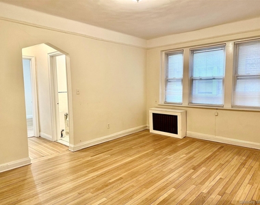 88 Lincoln Avenue - Photo Thumbnail 5
