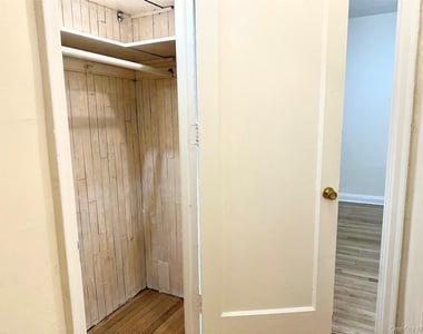 88 Lincoln Avenue - Photo Thumbnail 9