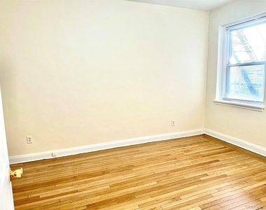 88 Lincoln Avenue - Photo Thumbnail 6