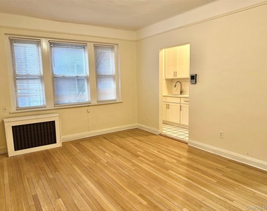 88 Lincoln Avenue - Photo Thumbnail 4