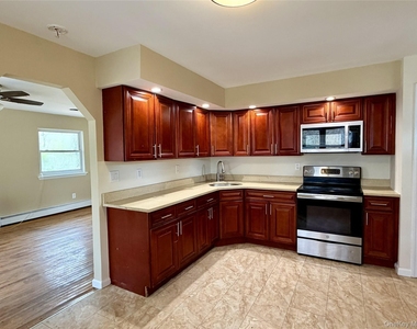 14 Mastic Boulevard - Photo Thumbnail 2