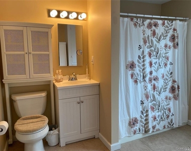 46 Sterling Court - Photo Thumbnail 15