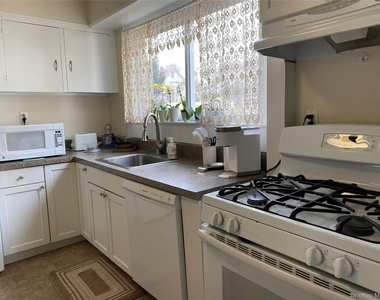 46 Sterling Court - Photo Thumbnail 5