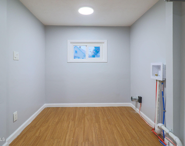 111 Duane Avenue - Photo Thumbnail 17