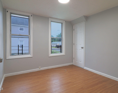 111 Duane Avenue - Photo Thumbnail 8