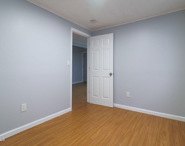 111 Duane Avenue - Photo Thumbnail 7