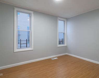 111 Duane Avenue - Photo Thumbnail 13