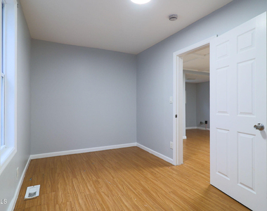 111 Duane Avenue - Photo Thumbnail 14
