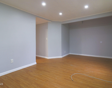 111 Duane Avenue - Photo Thumbnail 2